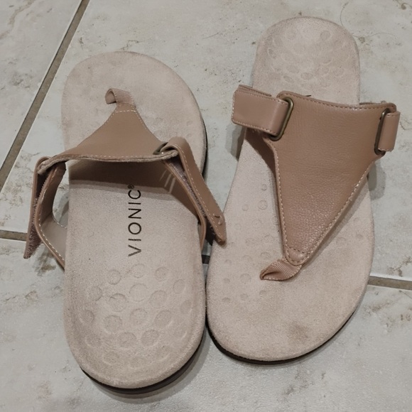 Vionic Wanda Leather Thong Sandal Adjustable Strap Macaroon Tan Basic Size 8.5 - Picture 4 of 8